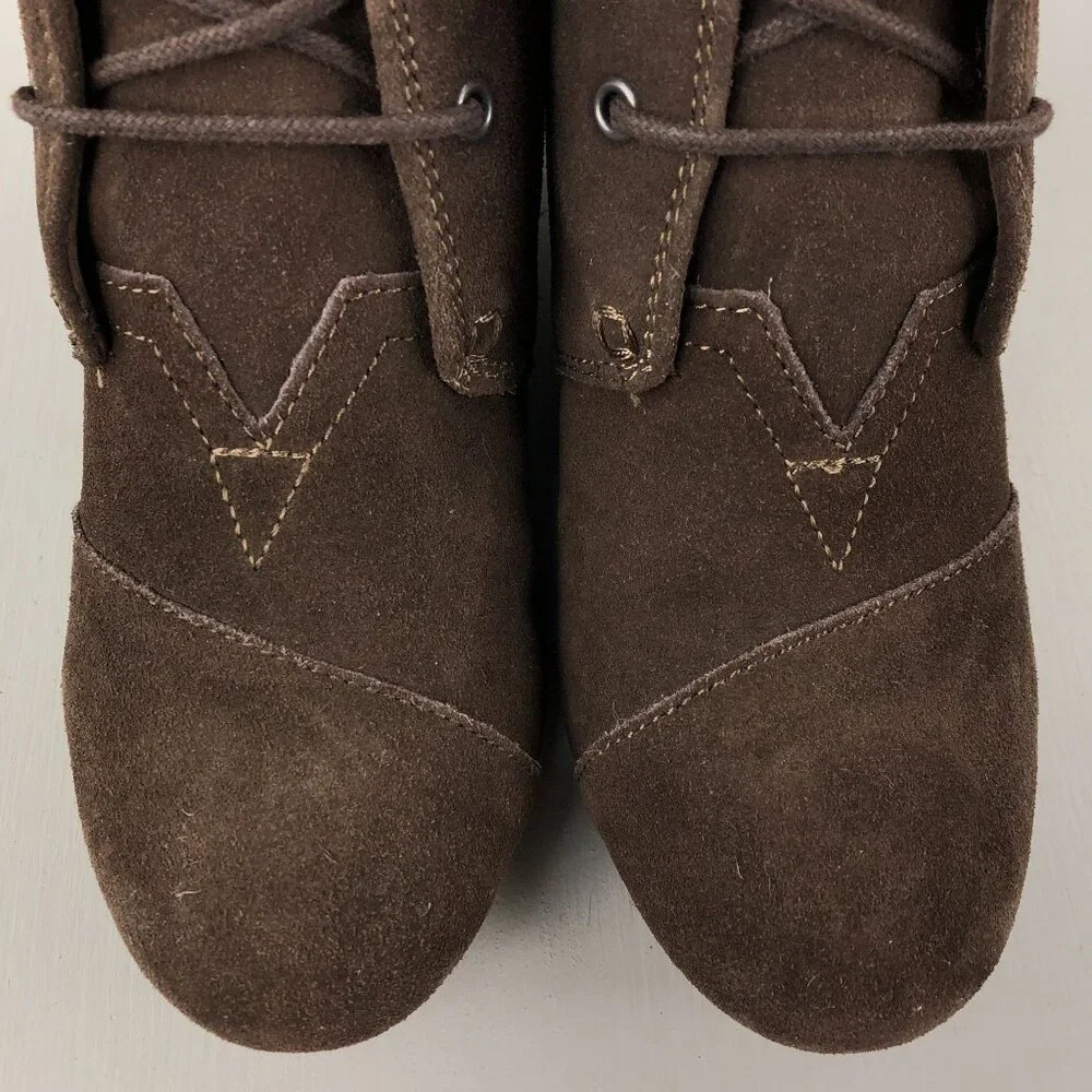 Toms Women's Size 8 Desert Brown Suede Wedge High Heel Lace-Up Ankle Booties